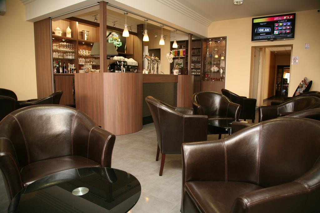 Logis Hotel- Restaurant La Renaissance Baccarat Exteriör bild