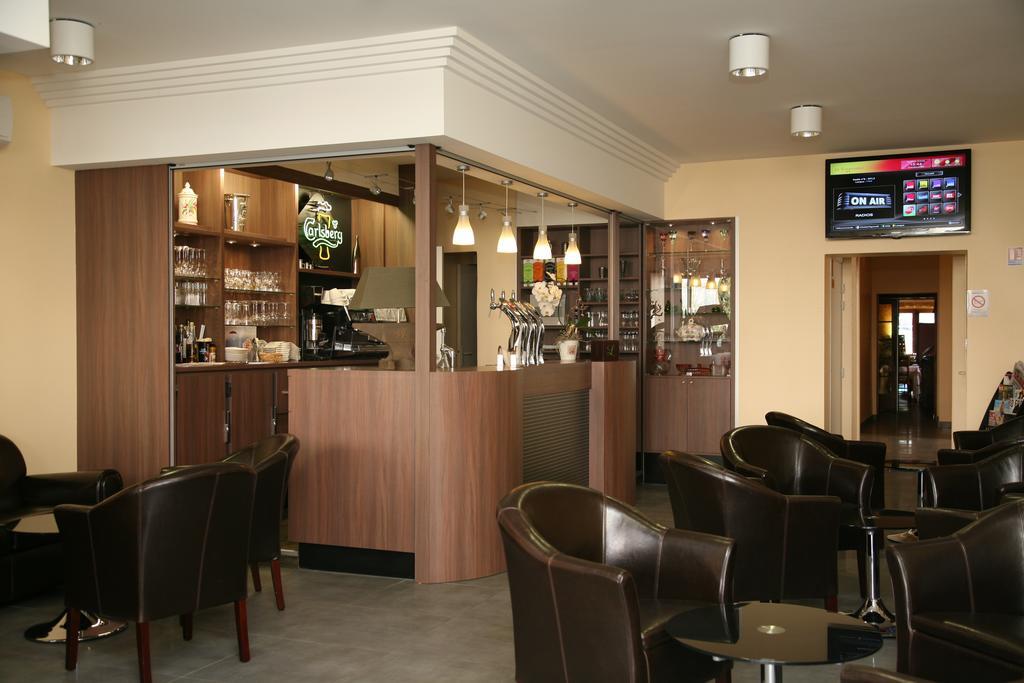 Logis Hotel- Restaurant La Renaissance Baccarat Exteriör bild